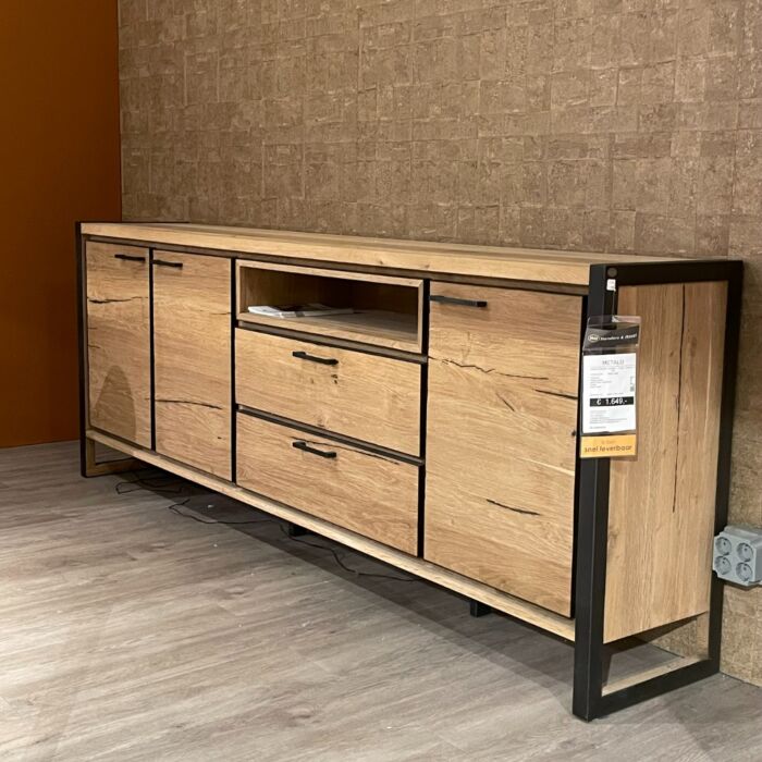 Henders & Hazel Dressoir Metalo